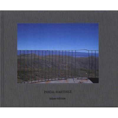 [MARTINEZ] APPARENCE RESSEMBLANCE DIFFÉRENCE - Photographies de Pascal Martinez. Texte de Christophe Berthoud