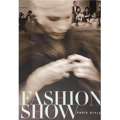 FASHION SHOW Paris Style - Catalogue d'exposition (Museum of Fine Arts, Boston, 2007)