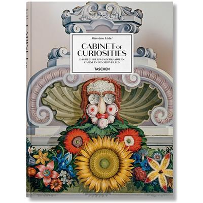 CABINETS DES MERVEILLES/Cabinet of Curiosities - Photographies Massimo Listri. Textes Giulia Carciotto et Antonio Paolucci